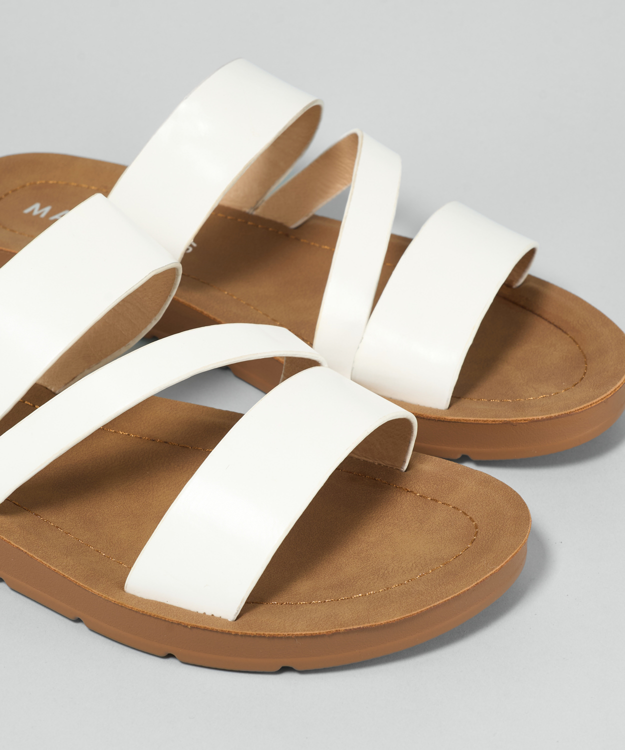 Sand&aacute;lia rasa com tiras image number null